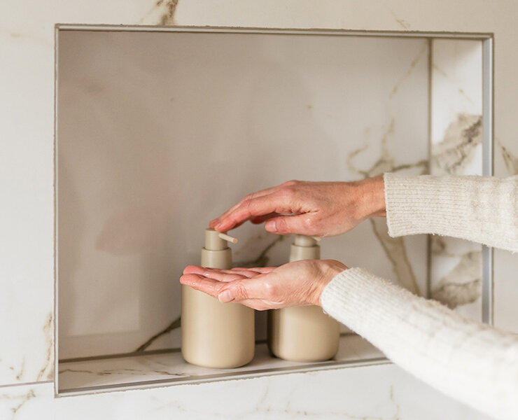 Inbouwnis in badkamer