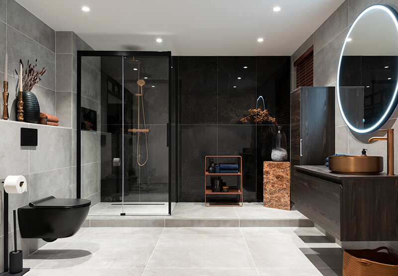 Zwarte luxe badkamer