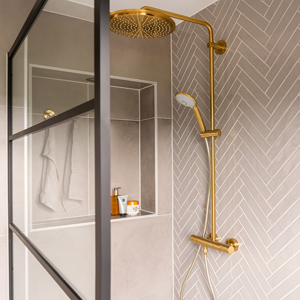 Gouden accessoires badkamer