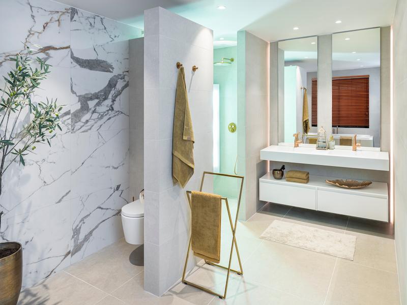 Design badkamer met marmerlook